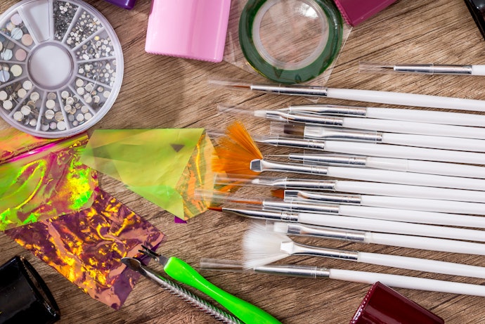 Pertimbangkan kuas nail art dalam set untuk mendapatkan harga yang lebih terjangkau; Hal ini juga akan sangat membantu untuk pemula