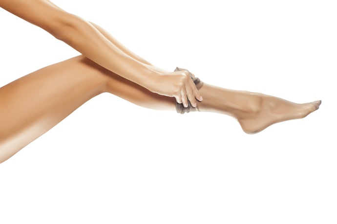 Jika ingin kaki terlihat lebih ramping, gunakan compression pantyhose