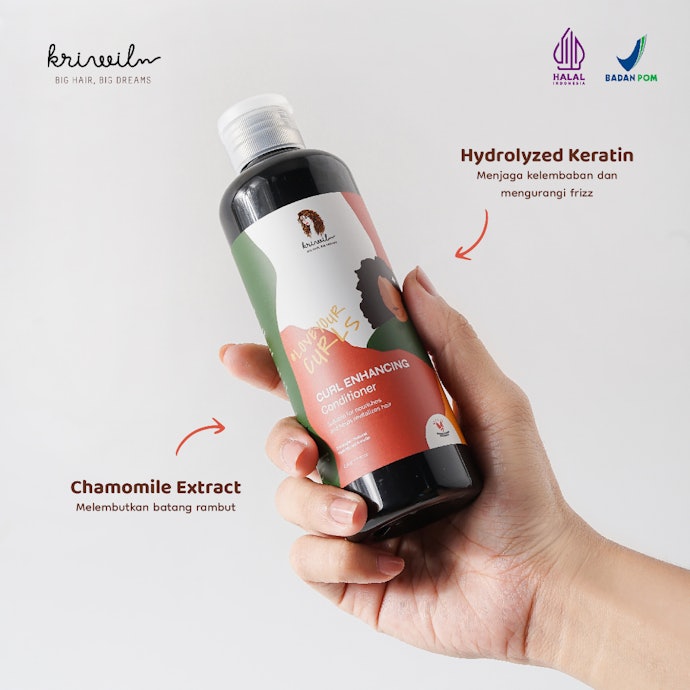Bagi pemilik rambut keriting atau ikal, gunakan conditioner khusus curly hair
