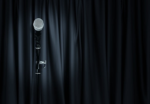 Pertimbangkan gorden dengan fitur soundproof