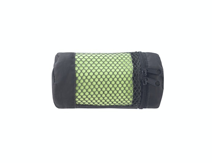 Pertimbangkan handuk microfiber yang packable untuk travelling
