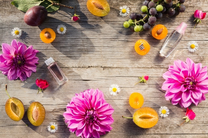 Perhatikan notes parfum yang Anda pilih: Top notes, middle notes, dan base notes