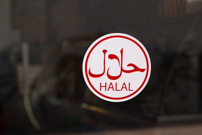 Cek sertifikasi halal untuk menghindari produk yang mengandung alkohol
