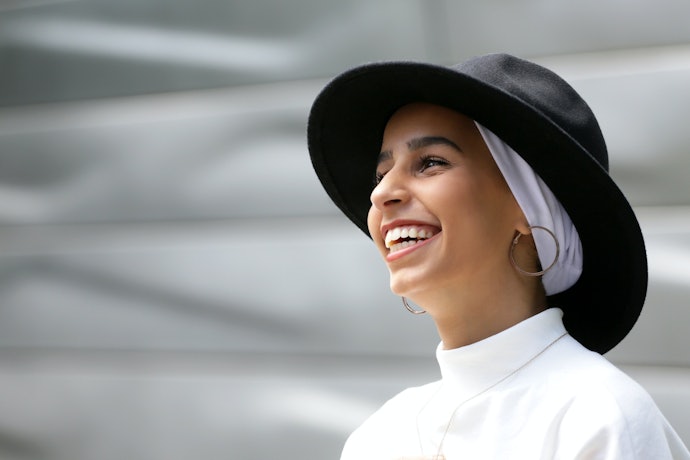 Pilih model pendek untuk menciptakan ilusi turtleneck