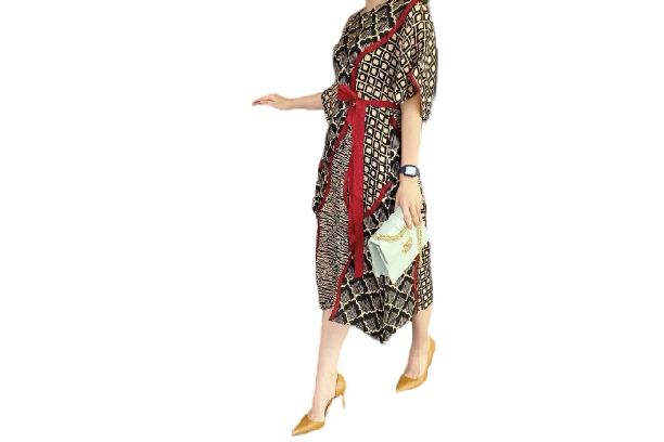Jika ingin dipakai ke acara pesta, cari tunik batik tulis sutra yang cantik dan elegan