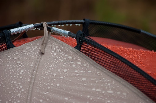 Pilih tenda dengan tingkat water resistant di atas 1.500 mm