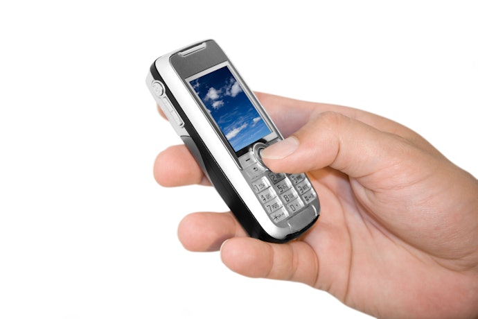 Untuk segala kebutuhan, pertimbangkan feature phone dari merek tepercaya seperti Nokia