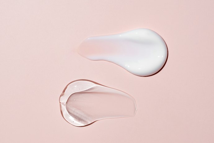 Terakhir, sesuaikan tekstur eye cream dengan tipe kulit; Tekstur creamy untuk kulit kering dan gel untuk kulit berminyak