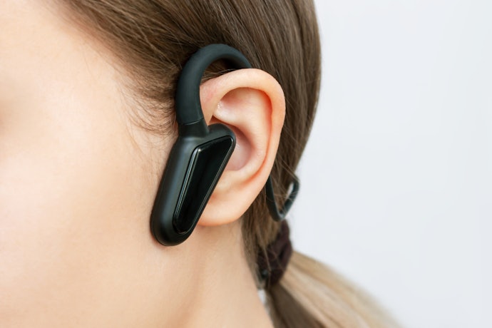 Jika digunakan untuk olahraga atau beraktivitas outdoor, pilih headset dengan rating IPX5 ke atas