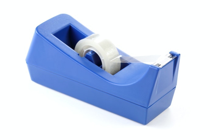 Agar stabil dalam penggunaannya untuk pengemasan barang ukuran kecil, pilih tape dispenser meja dengan pemberat dan fitur antiselip