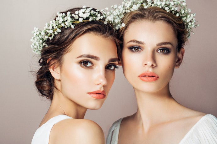 Headpiece bunga atau tali: Cocok untuk photo session dan dipakai anak