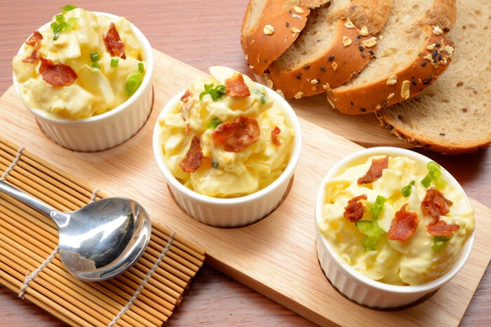Tambahkan saus tartar agar salad lebih padat dan umami