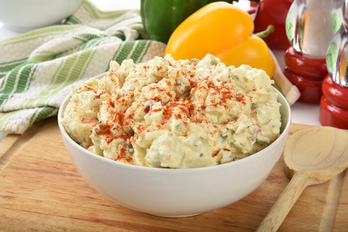 Sebagai penambah rasa untuk mashed potato dan selada