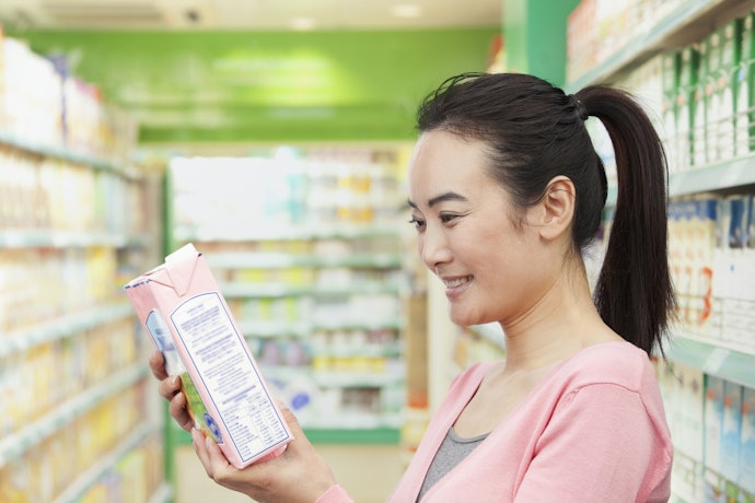 Jika tersedia, prioritaskan susu almon yang dilengkapi kalsium serta fosfor supaya nutriennya lebih mendekati susu sapi