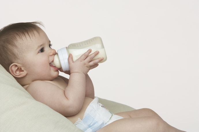 Sesuaikan aliran dot dengan usia bayi Anda