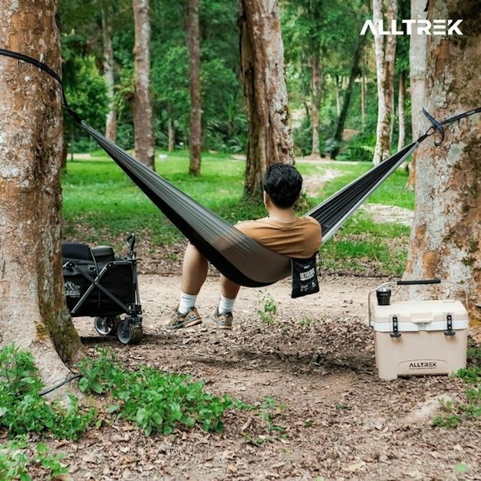 Pastikan beban maksimal hammock di atas 100 kg atau tidak kurang dari berat badan Anda