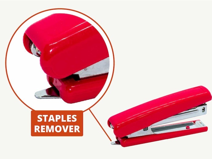 Supaya makin praktis, cari yang sudah termasuk staples remover