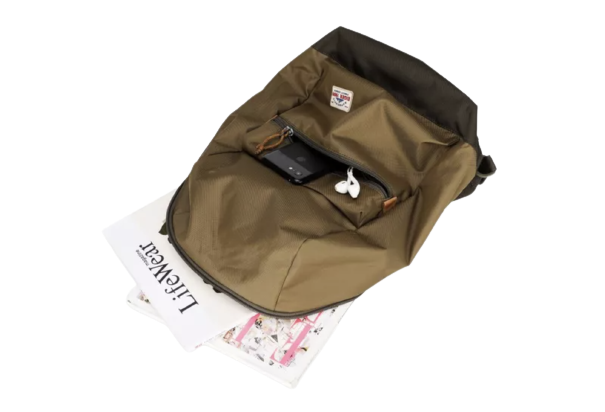 Untuk dipakai bekerja, pilih tas ransel mini multifungsi yang bisa dijadikan tas selempang, tas jinjing, atau tas laptop
