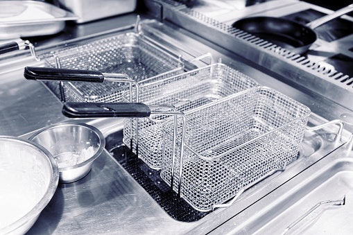 Periksa aksesori yang termasuk dalam deep fryer