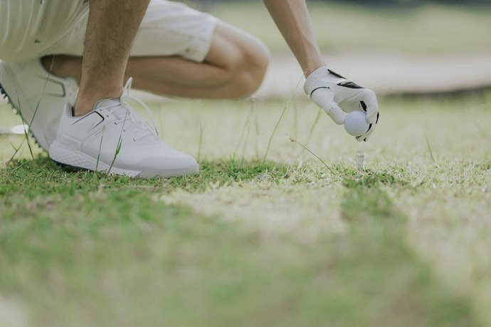 Untuk Anda yang ingin memakainya sepanjang hari, pilih sepatu golf dengan pengencang tipe tali