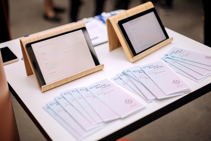 Utamakan yang sudutnya fixed apabila Anda mengutamakan stabilitas saat mengoperasikan iPad