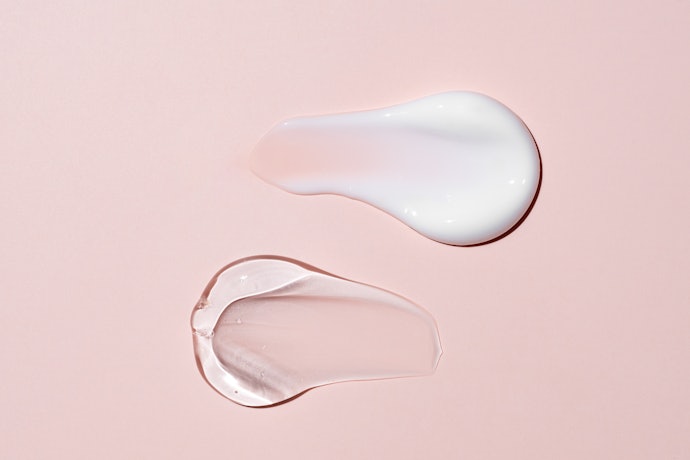 Terakhir, sesuaikan tekstur eye cream dengan tipe kulit; Tekstur creamy untuk kulit kering dan gel untuk kulit berminyak