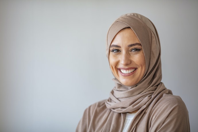 Untuk ke kampus atau ke kantor, pertimbangkan hijab syar'i berbahan jersey atau crepe