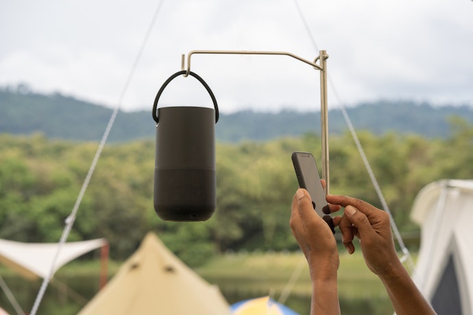 Perhatikan konektivitas yang dimiliki speaker