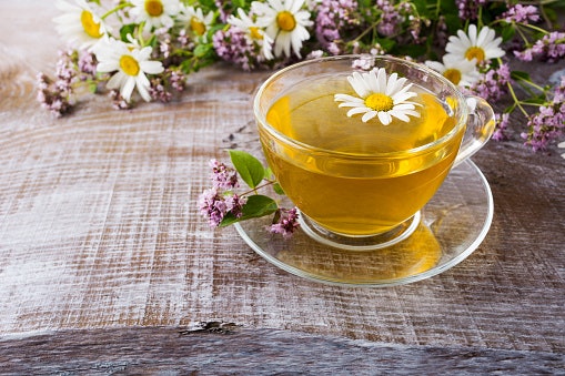 Jika ingin mendapatkan efek relaksasi, pilih teh chamomile murni atau campuran bunga lavender