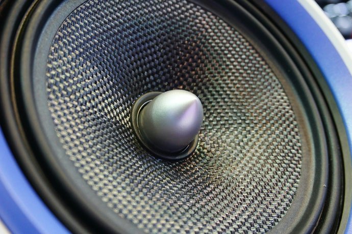 Bahan cone pada woofer bisa disesuaikan dengan preferensi musik Anda