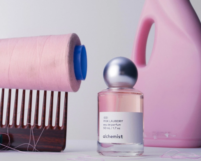 Untuk wangi tahan lama, pertimbangkan EDP (Eau de Parfum) atau EDT (Eau de Toilette)