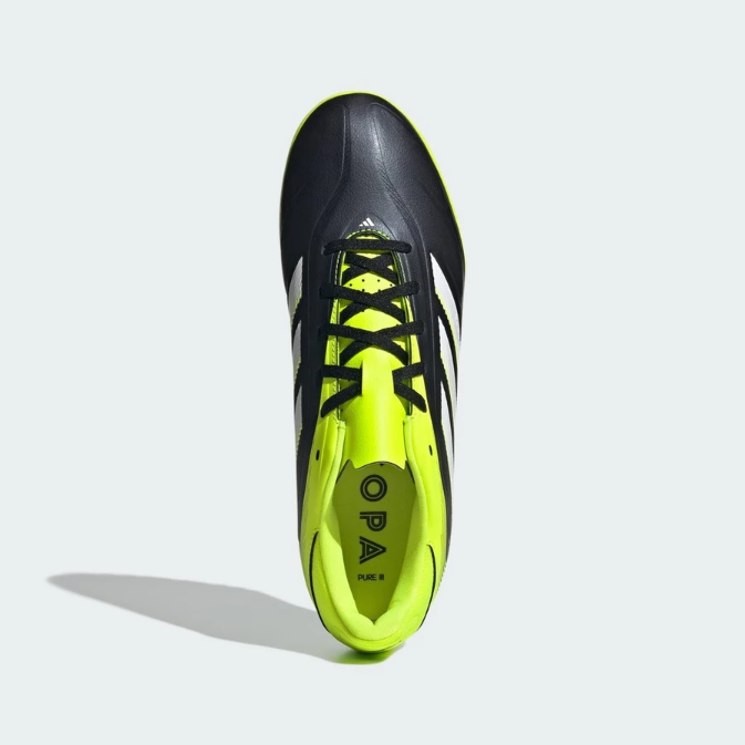 Apabila bentuk kaki Anda lebar, utamakan seri wide fit seperti Puma Future, adidas Copa Pure, dan Mizuno Morelia