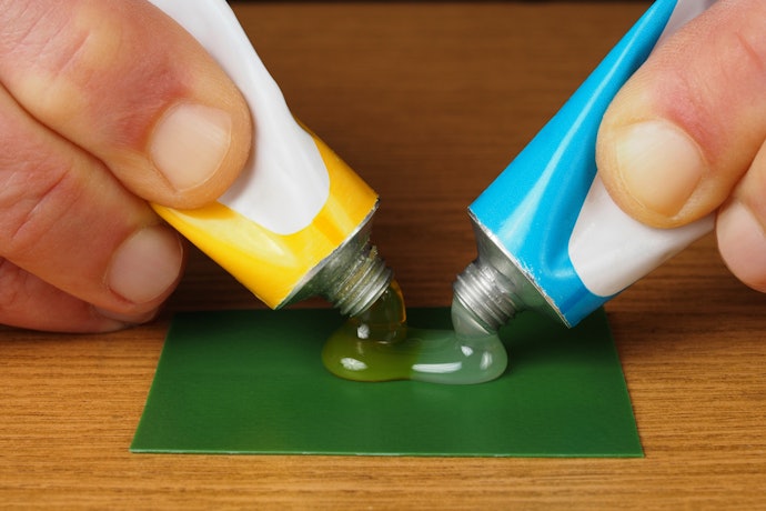 Utamakan lem epoxy resin karena lebih kuat dan tahan panas