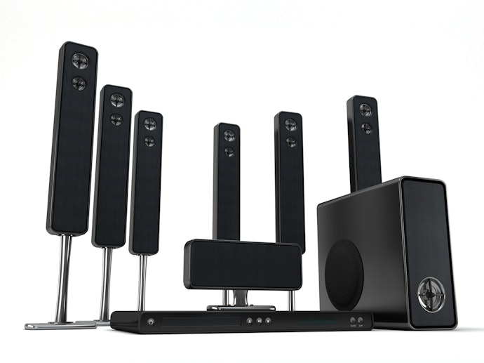 Jika Anda ingin pengalaman menonton seperti di bioskop, pertimbangkan real surround dari speaker 5.1 channel ke atas