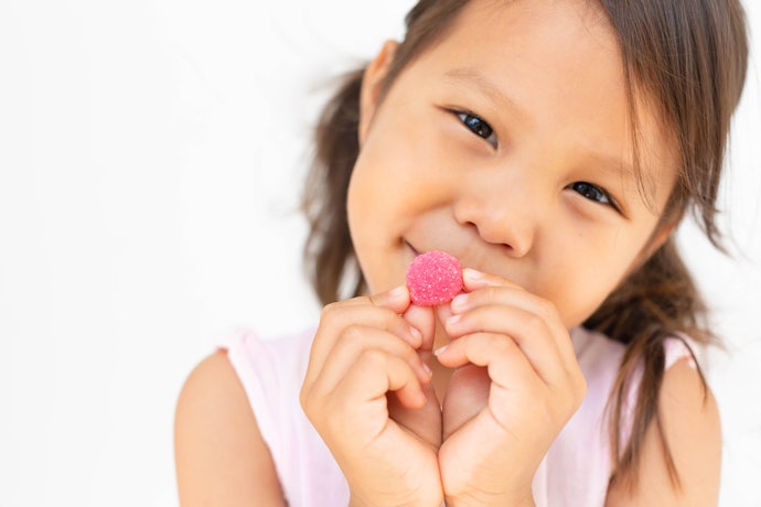 Untuk memudahkan anak mengonsumsi vitamin, prioritaskan vitamin dalam bentuk gummy atau sirup
