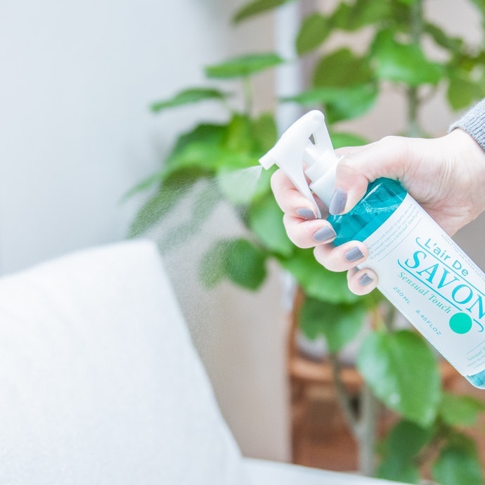 Cari spray penghilang bau dengan partikel yang halus