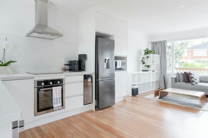 Perbedaan serviced apartment dan hotel biasa