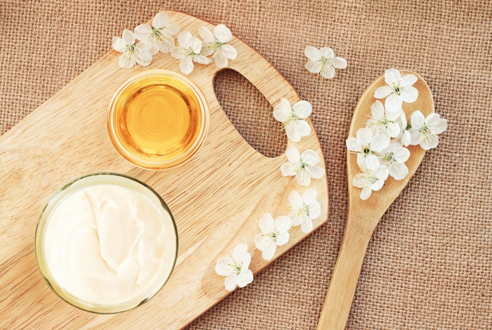 Untuk rambut diwarnai, utamakan adanya vitamin A, B5, B7, dan E agar perawatannya lebih optimal