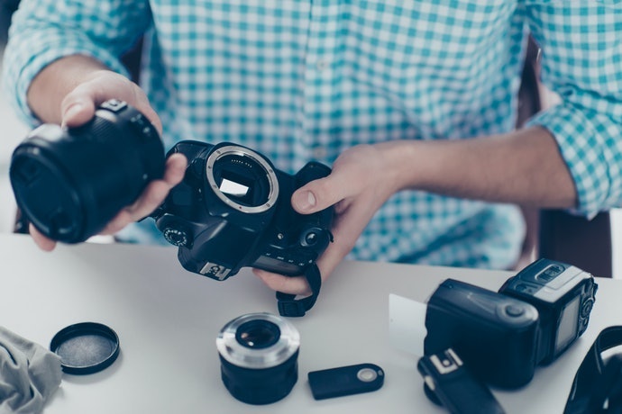Cek jenis dudukan lensanya