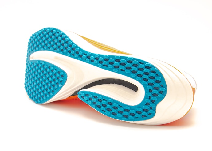 Untuk long run maupun marathon, utamakan sepatu dengan carbon plate