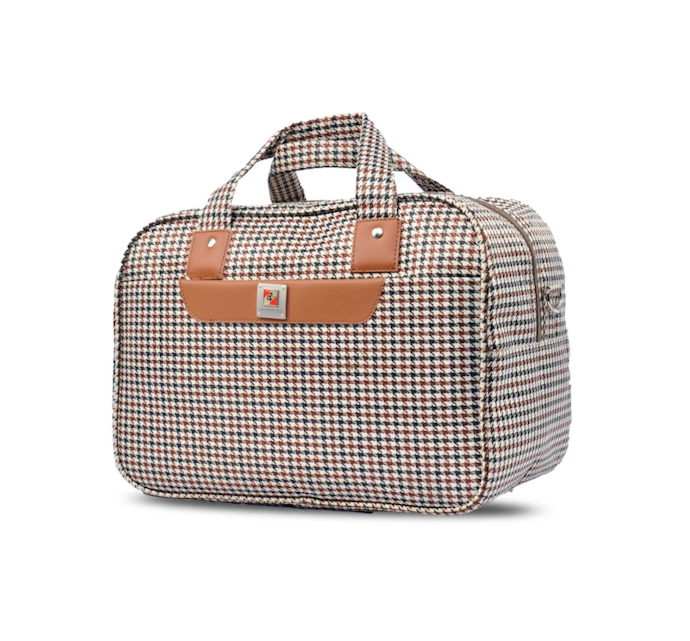 Untuk perjalanan singkat, pilih duffle bag, weekender, atau backpack