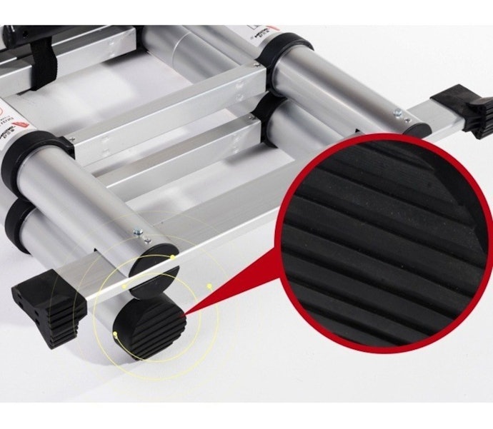 Cek juga fitur keamanan tangga, seperti karet anti-slip, kunci pengaman, dan fix belt