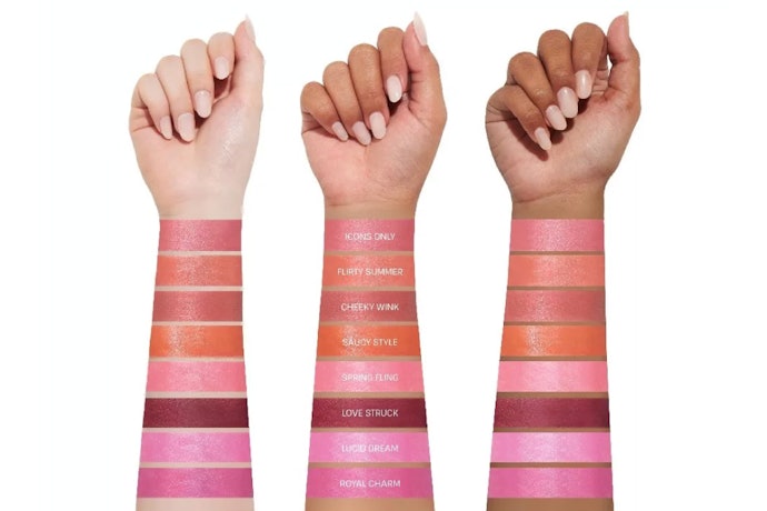 Sesuaikan warna blush on dengan warna kulit Anda: Pink untuk kulit putih, peach untuk kulit kuning langsat, serta peach, orange, atau mauve untuk kulit sawo matang