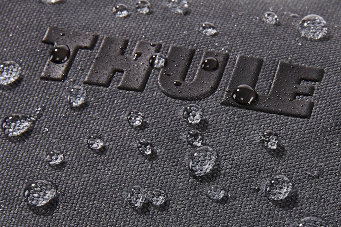 Lebih baik lagi jika bahannya waterproof atau water-resistant