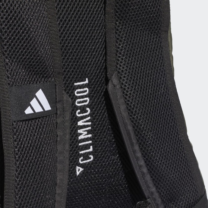 Pilih tas dengan bahan Climacool saat cuaca panas
