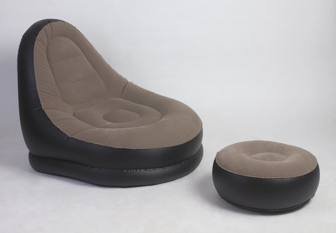 Untuk dipakai indoor, pilih yang desainnya multifungsi dengan bahan PVC vinyl