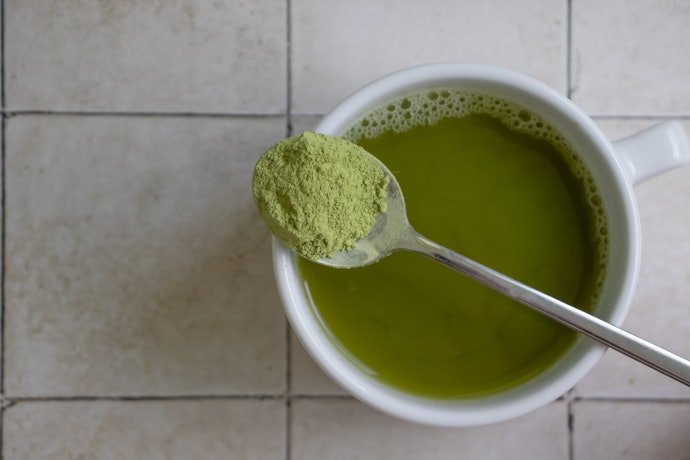 Pertimbangkan matcha powder yang tidak menggumpal saat diaduk
