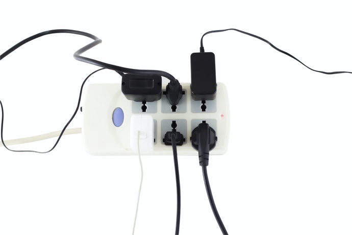 Jika Anda menggunakannya untuk AC adaptor, perhitungkan jarak antar stopkontak