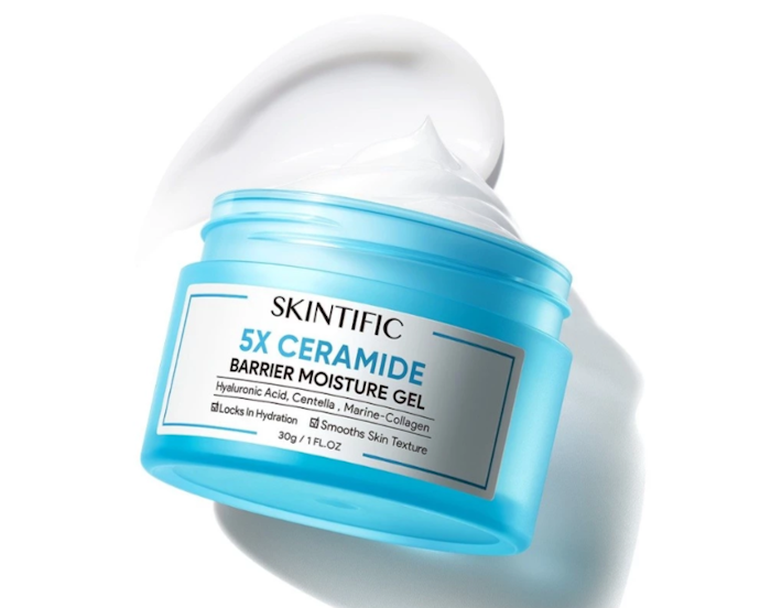 Utamakan pula skincare dengan kandungan pelembap seperti hyaluronic acid dan ceramide