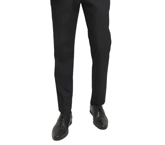 Untuk dipakai ke kantor, utamakan straight ankle pants yang lebih formal dan elegan